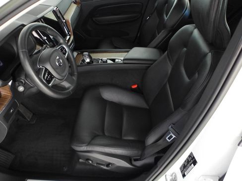 Used 2023 Volvo XC60 B5 Plus w/ Climate Package AWD/4WD image 40