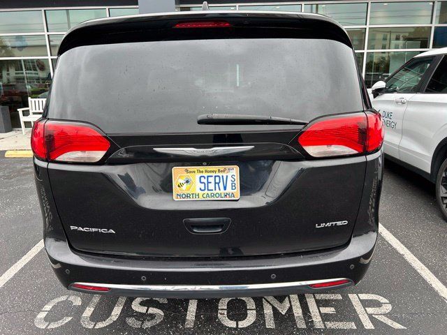 Used 2017 Chrysler Pacifica Limited FWD image 7