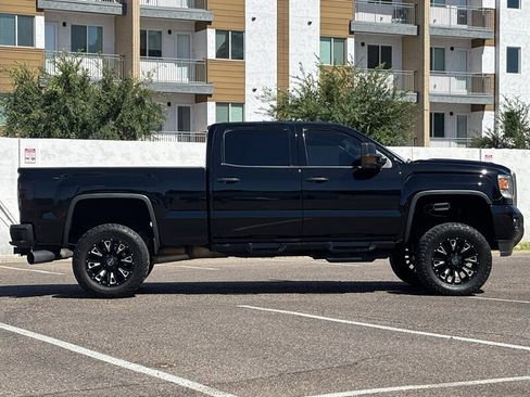 Used 2017 GMC Sierra 2500 Denali w/ Duramax Plus Package AWD/4WD image 3