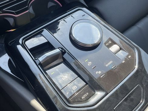 Used 2024 BMW i5 eDrive40i image 18