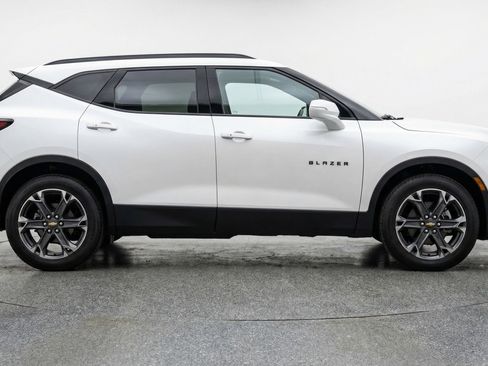 Used 2025 Chevrolet Blazer LT FWD image 11
