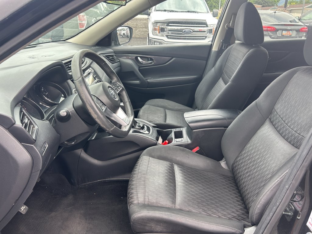 Used 2017 Nissan Rogue SV FWD image 27
