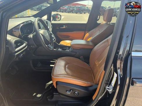 Certified 2022 Chrysler Pacifica Pinnacle AWD/4WD image 10