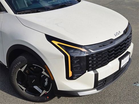 New 2026 Kia Sportage EX image 3