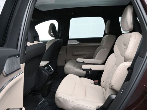 New 2025 Volvo EX90 Ultra AWD/4WD image 25