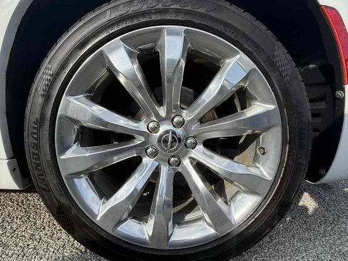 Used 2016 Chrysler 300 C image 17