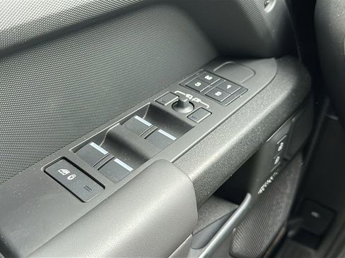 Certified 2025 Land Rover Defender 110 AWD/4WD image 30