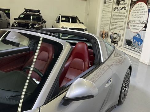 Used 2017 Porsche 911 Carrera AWD/4WD image 17