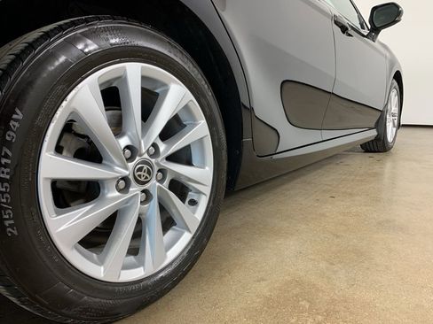 Used 2023 Toyota Camry LE w/ Convenience Package image 9