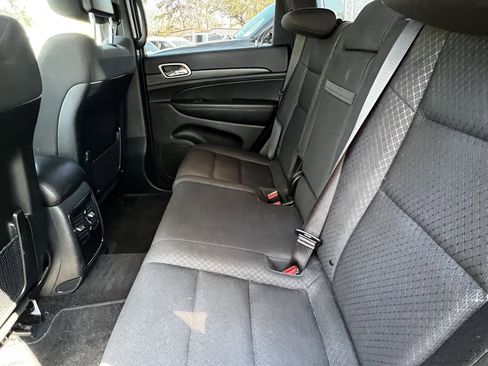 Used 2019 Jeep Grand Cherokee Laredo image 31