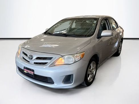 Used 2012 Toyota Corolla LE FWD image 1