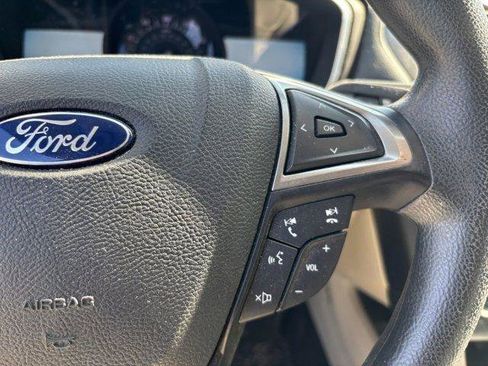 Used 2017 Ford Fusion SE w/ Fusion SE Technology Package image 13
