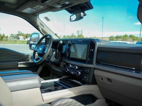 Used 2025 Ford F450 Platinum w/ Platinum Plus Package AWD/4WD image 17