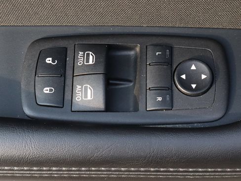 Used 2023 Dodge Challenger SXT image 14