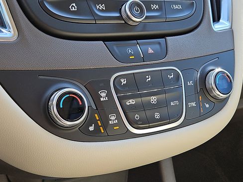 Used 2020 Chevrolet Malibu LT w/ Leather Package image 16