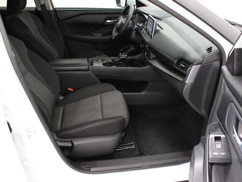 Used 2025 Nissan Rogue SV FWD image 37
