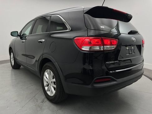 Used 2017 Kia Sorento LX image 9
