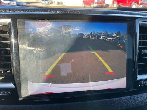 Used 2024 Chrysler Pacifica Touring-L image 10