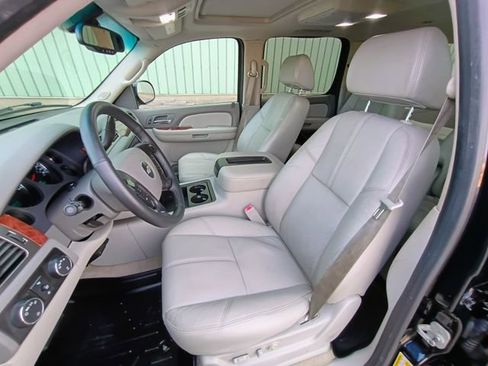 Used 2007 Chevrolet Suburban 2500 LT w/ LT Preferred Equipment Group image 30