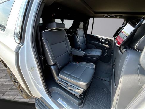 New 2026 GMC Yukon XL Elevation w/ Elevation Premium Package AWD/4WD image 10
