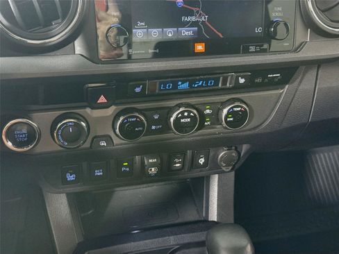 Used 2018 Toyota Tacoma TRD Off-Road AWD/4WD image 10