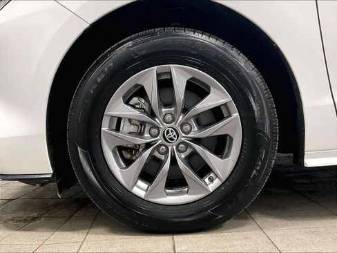 Used 2025 Toyota Sienna LE image 7