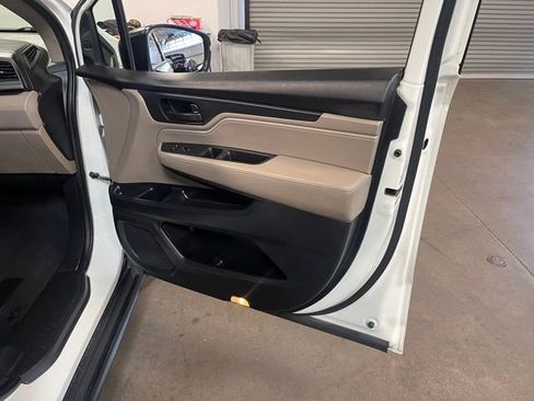 Used 2019 Honda Odyssey EX image 12