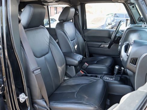 Used 2018 Jeep Wrangler Unlimited Sahara image 28