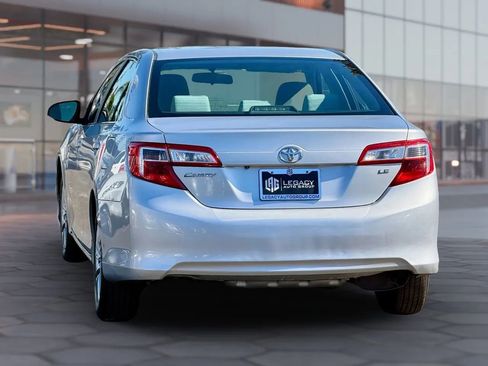 Used 2014 Toyota Camry LE image 4