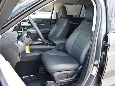 New 2026 Ford Explorer Active w/ Active Comfort Package AWD/4WD image 5