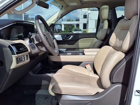 Certified 2023 Lincoln Navigator Reserve AWD/4WD image 4