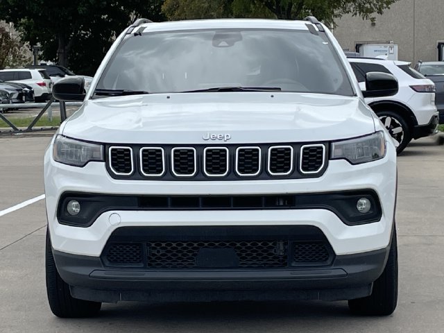 Used 2025 Jeep Compass Latitude w/ Sun & Sound Group AWD/4WD image 8
