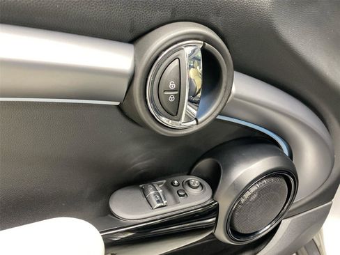 Certified 2024 MINI Cooper SE image 19