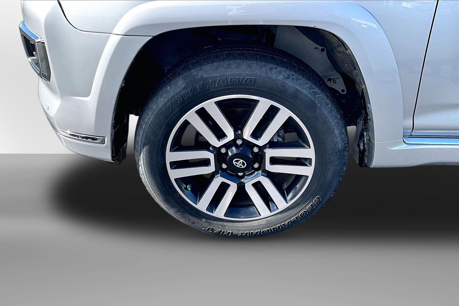 Used 2014 Toyota 4Runner Limited AWD/4WD image 3