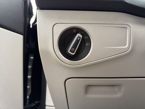 Used 2023 Volkswagen Tiguan SE R-Line image 15