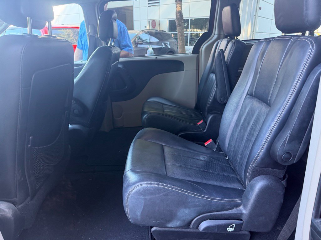Used 2012 Chrysler Town & Country Touring-L w/ Driver Convenience Group FWD image 15