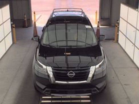 Used 2025 Nissan Pathfinder Platinum AWD/4WD image 6