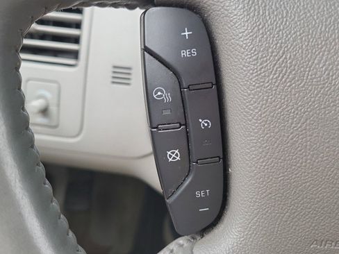 Used 2010 Buick Lucerne CXL w/ Driver Confidence Package image 24