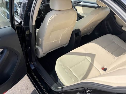 Used 2018 Volkswagen Jetta SE FWD image 17