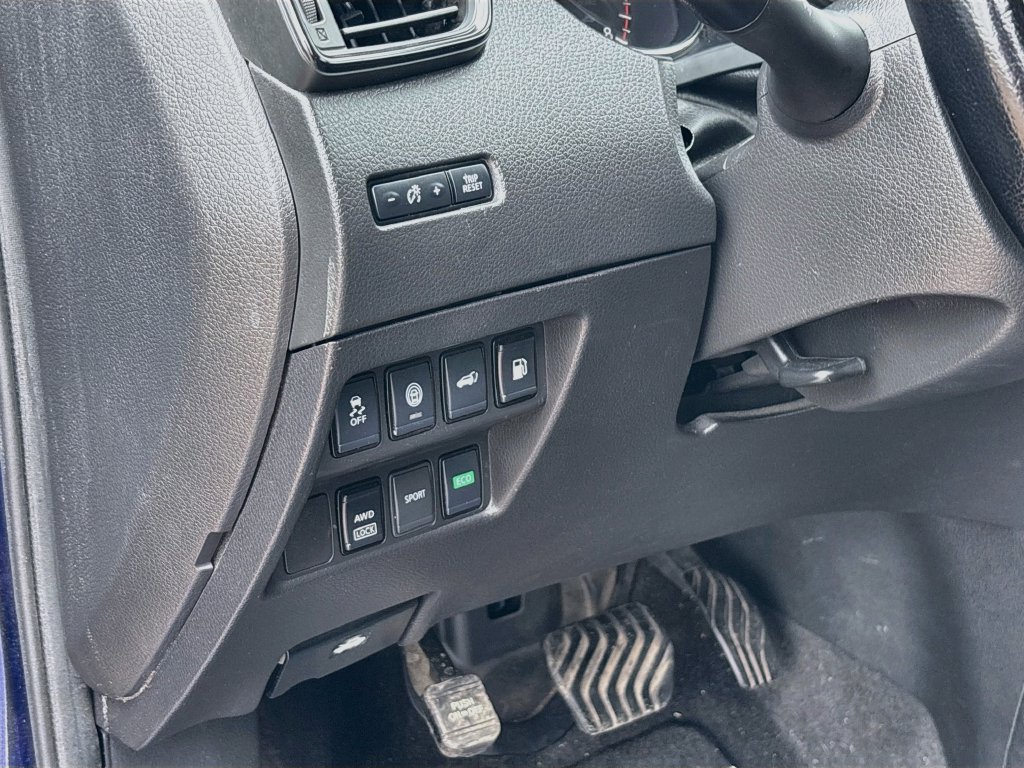 Used 2020 Nissan Rogue SV AWD/4WD image 10