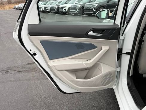 Used 2025 Volkswagen Jetta SE image 19