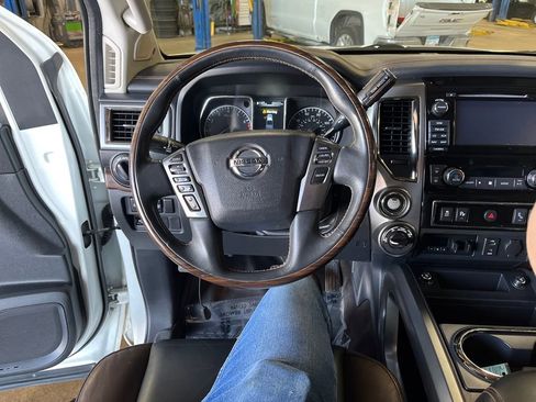 Used 2017 Nissan Titan Platinum Reserve AWD/4WD image 17