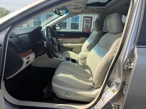 Used 2014 Subaru Outback 2.5i Limited w/ Moonroof Package AWD/4WD image 3