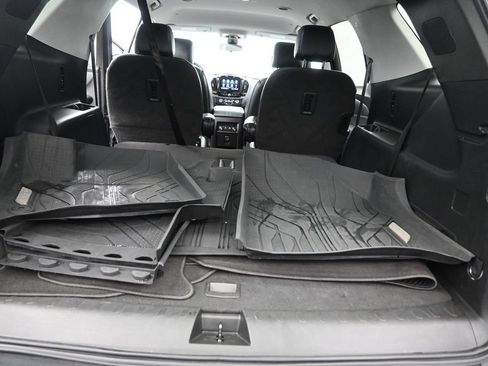 Used 2020 Chevrolet Traverse LT FWD image 17