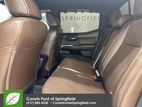 Used 2016 Toyota Tacoma Limited image 17