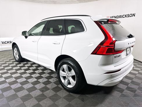 Used 2022 Volvo XC60 B5 Momentum image 5