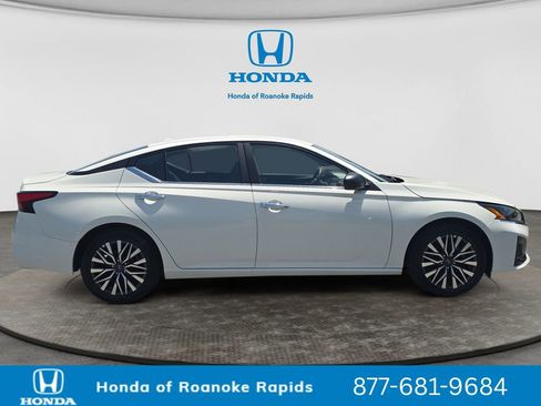 Used 2025 Nissan Altima 2.5 SV FWD image 6