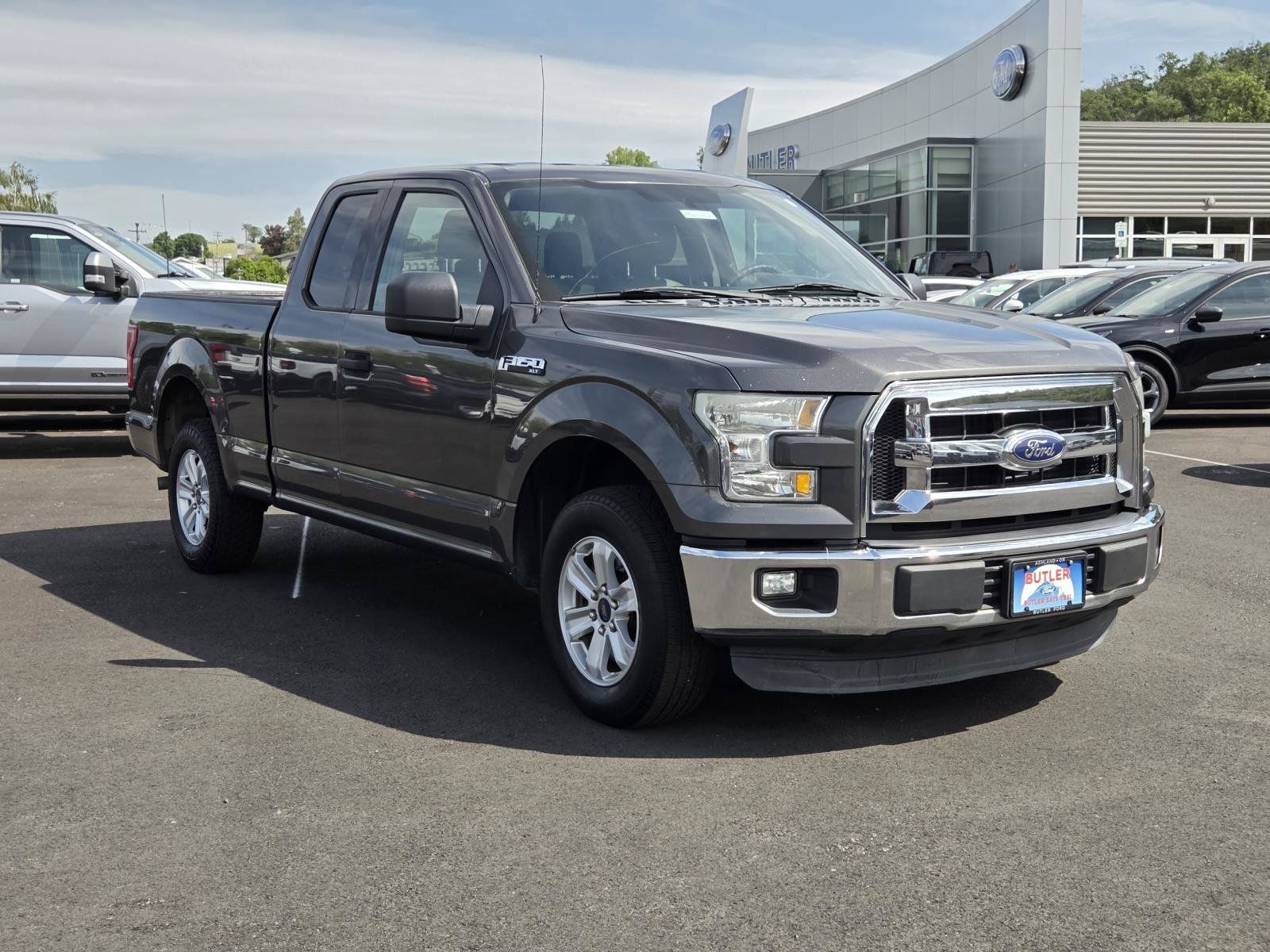 Used 2015 Ford F150 XLT RWD image 3