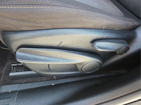 Used 2017 Jeep Cherokee Sport image 14