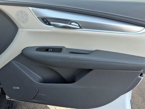 Used 2018 Cadillac XT5 Luxury w/ Driver Awareness Package image 10